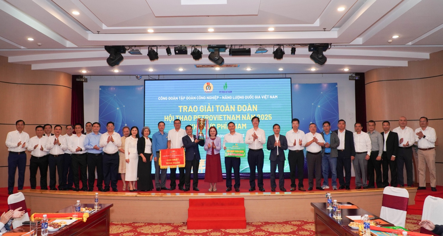 Khen thưởng các đoàn đạt thành tích tại Hội thao Petrovietnam 2025 khu vực phía Nam