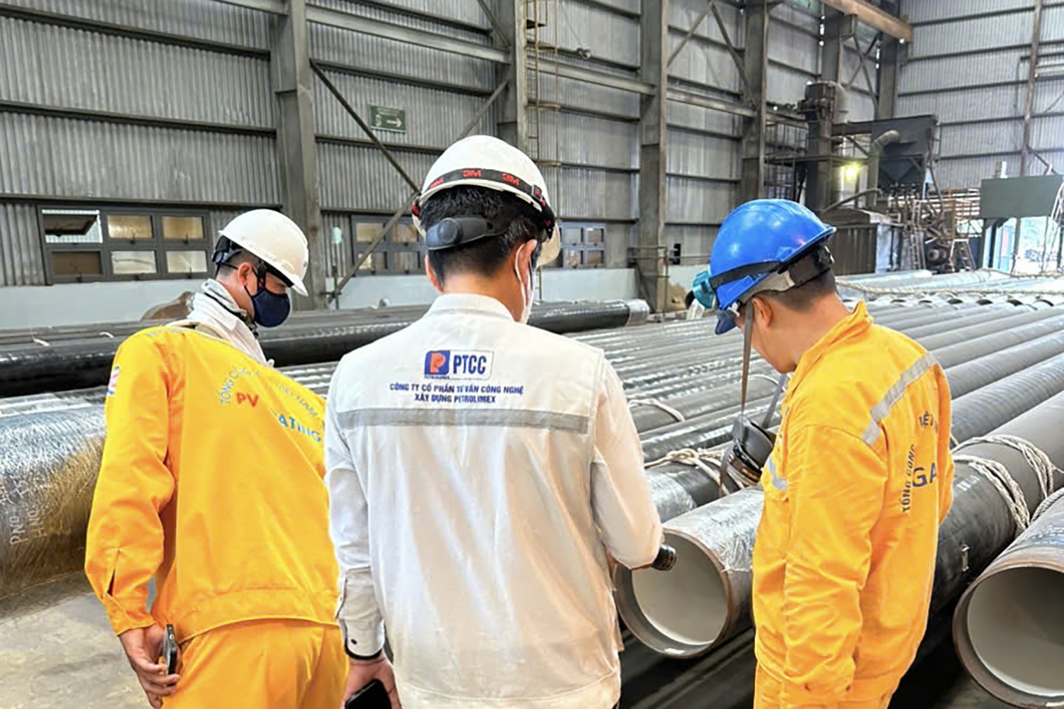 Kiểm tra sản phẩm trước khi bàn giao cho khách hàng