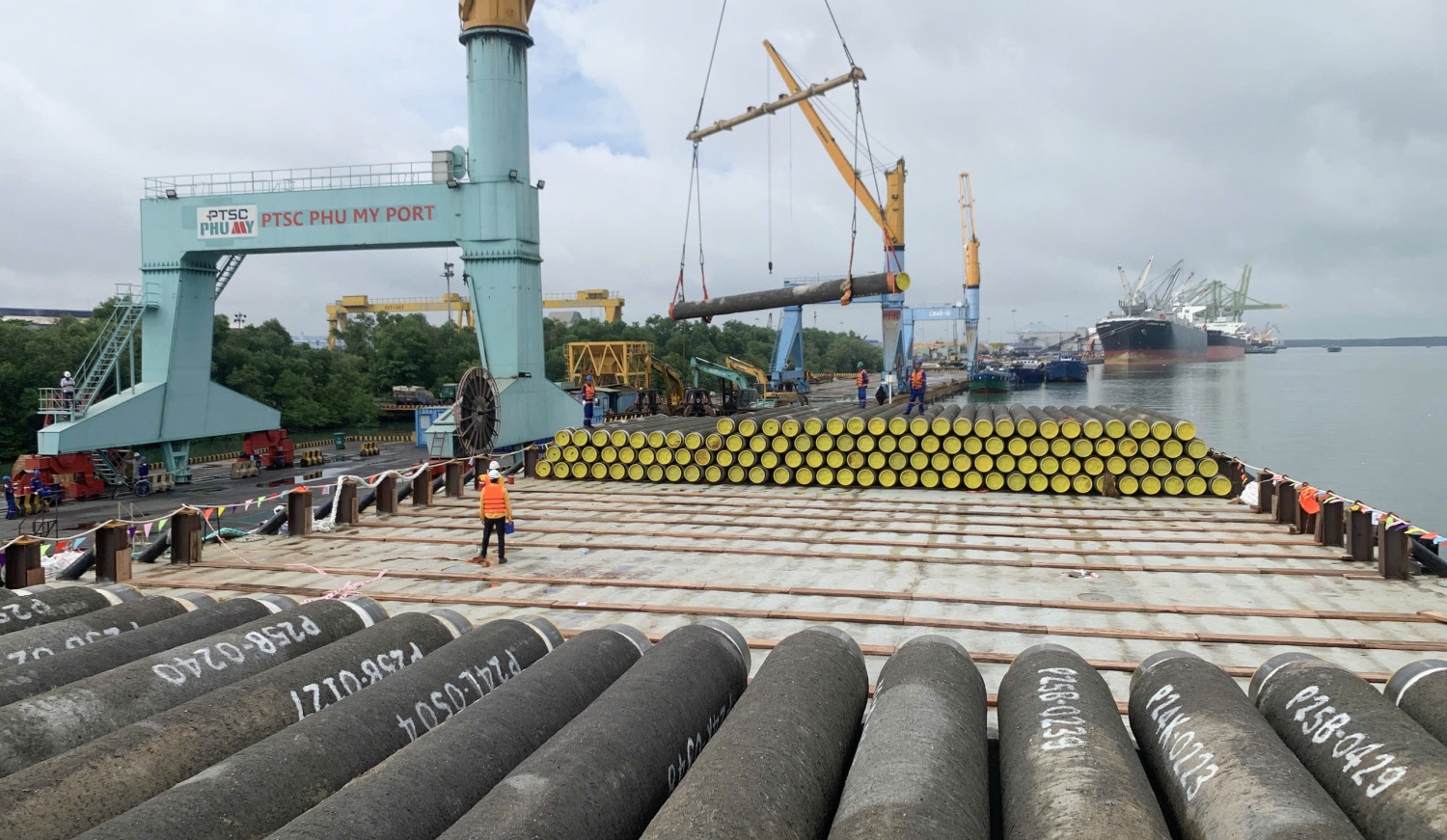 PV GAS COATING bàn giao lô ống thành phẩm gói thầu Pipeline Lô B – Tuyến nội mỏ