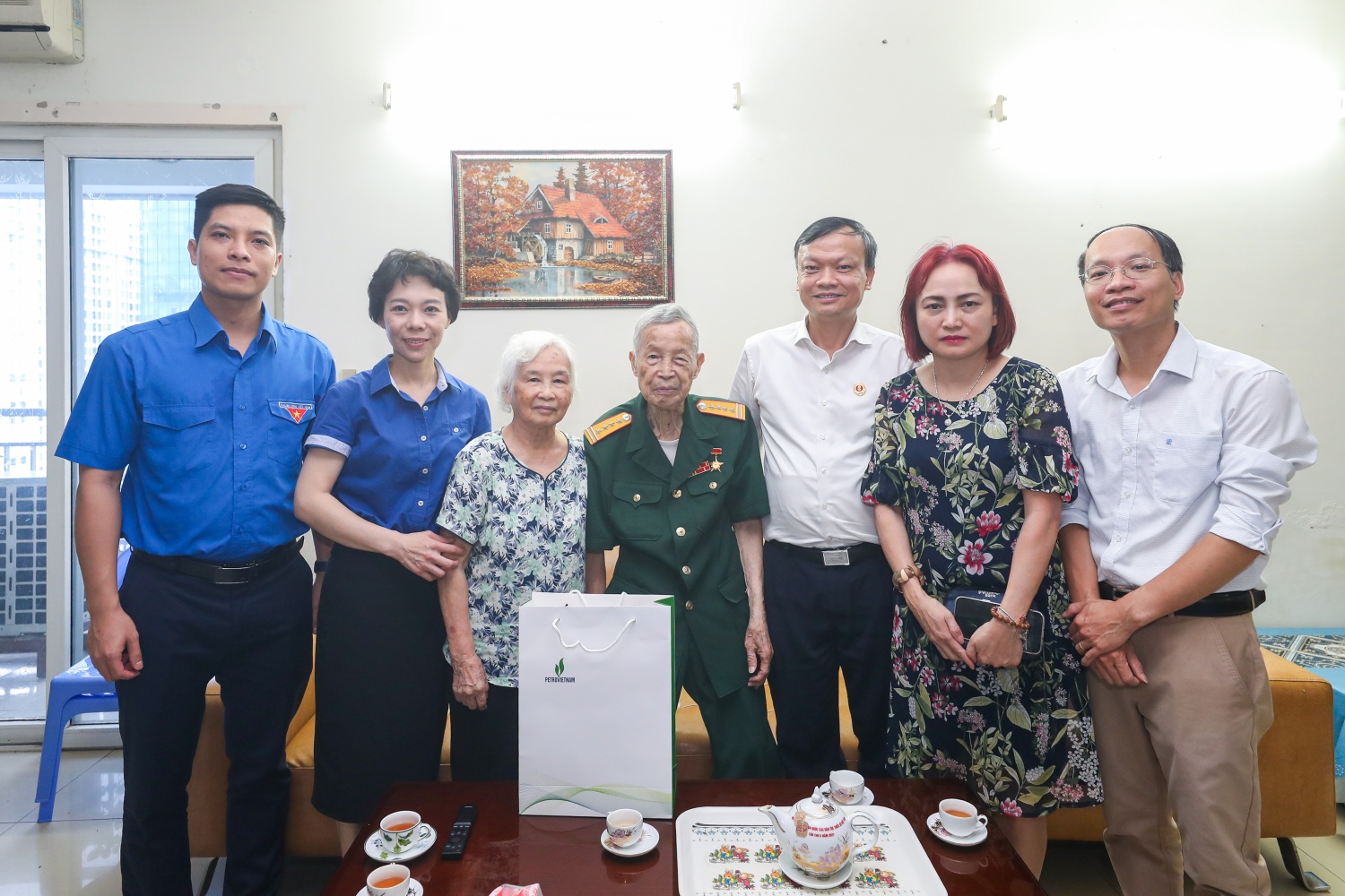 Petrovietnam thăm hỏi, tri ân Anh hùng LLVT La Văn Cầu và các nạn nhân chất độc da cam