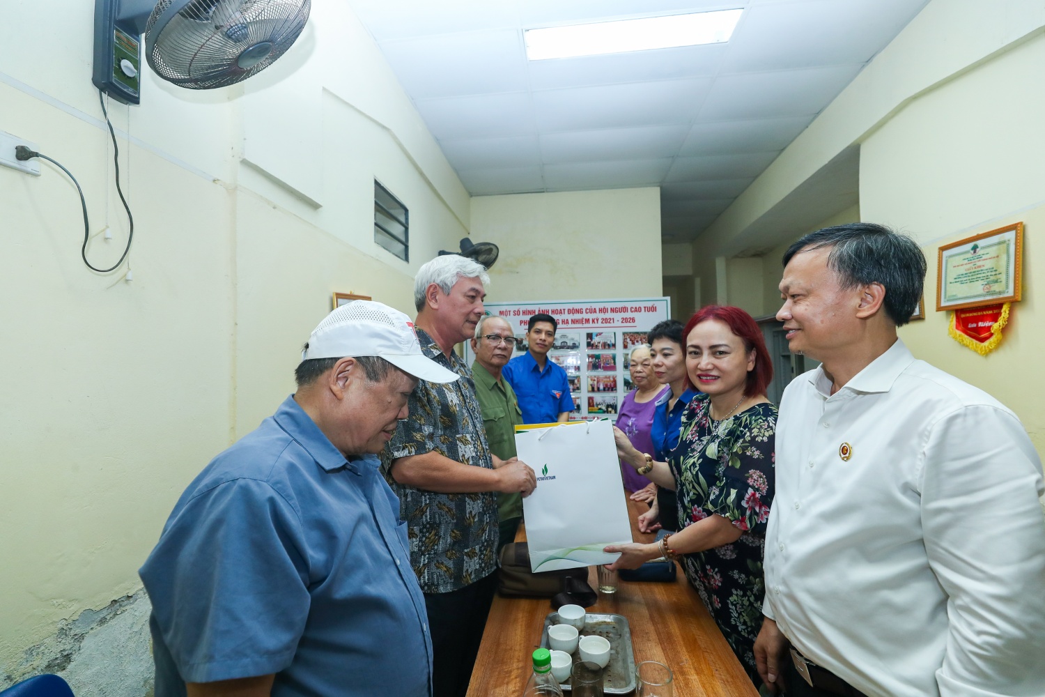 Petrovietnam thăm hỏi, tri ân Anh hùng LLVT La Văn Cầu và các nạn nhân chất độc da cam