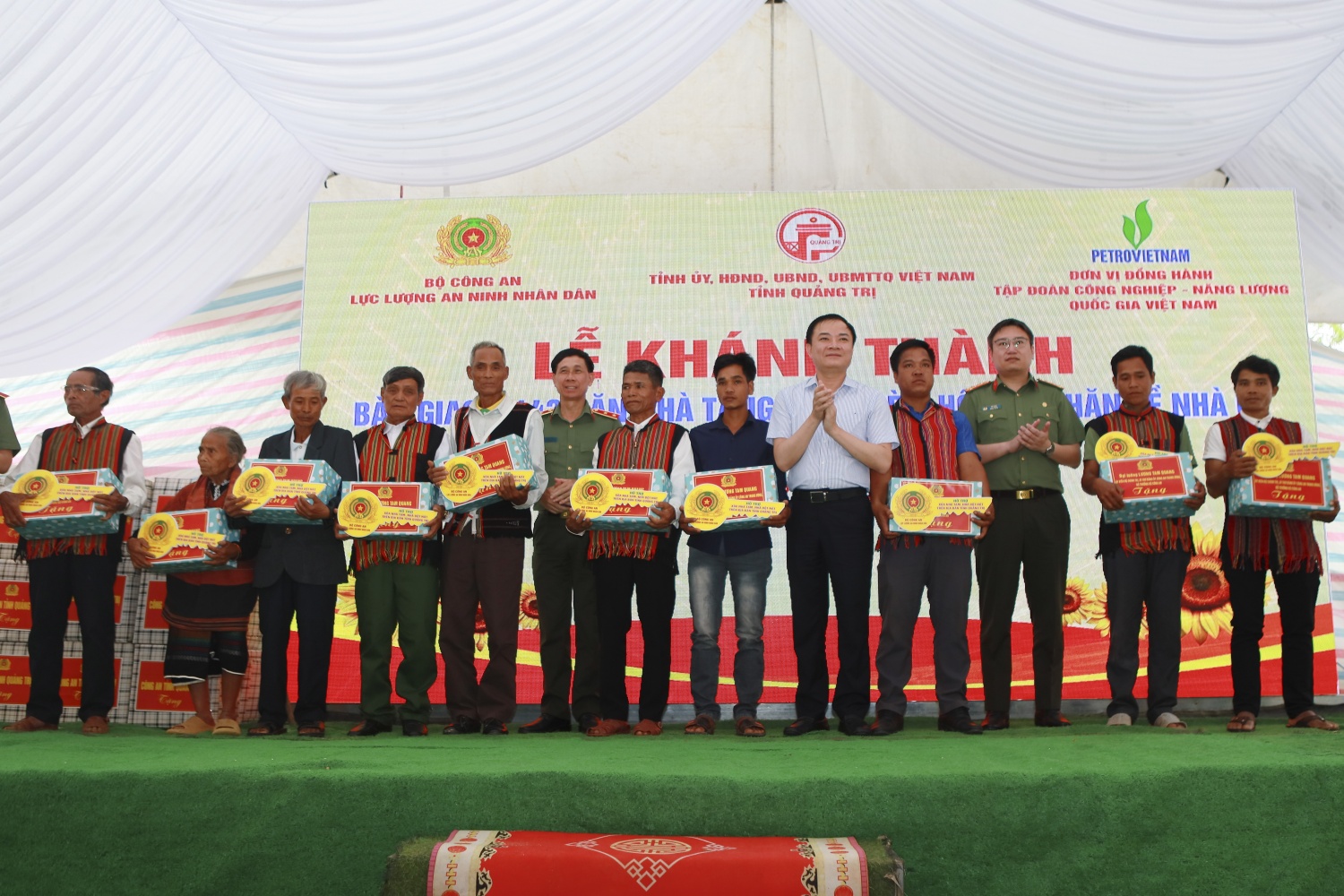 Petrovietnam phối hợp cùng Bộ Công an thực hiện chương trình tri ân trên “Vùng đất lửa” Quảng Trị