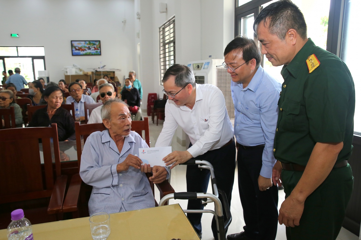 BSR tri ân, tặng quà bác bệnh binh phường Trương Quang Trọng, tỉnh Quảng Ngãi