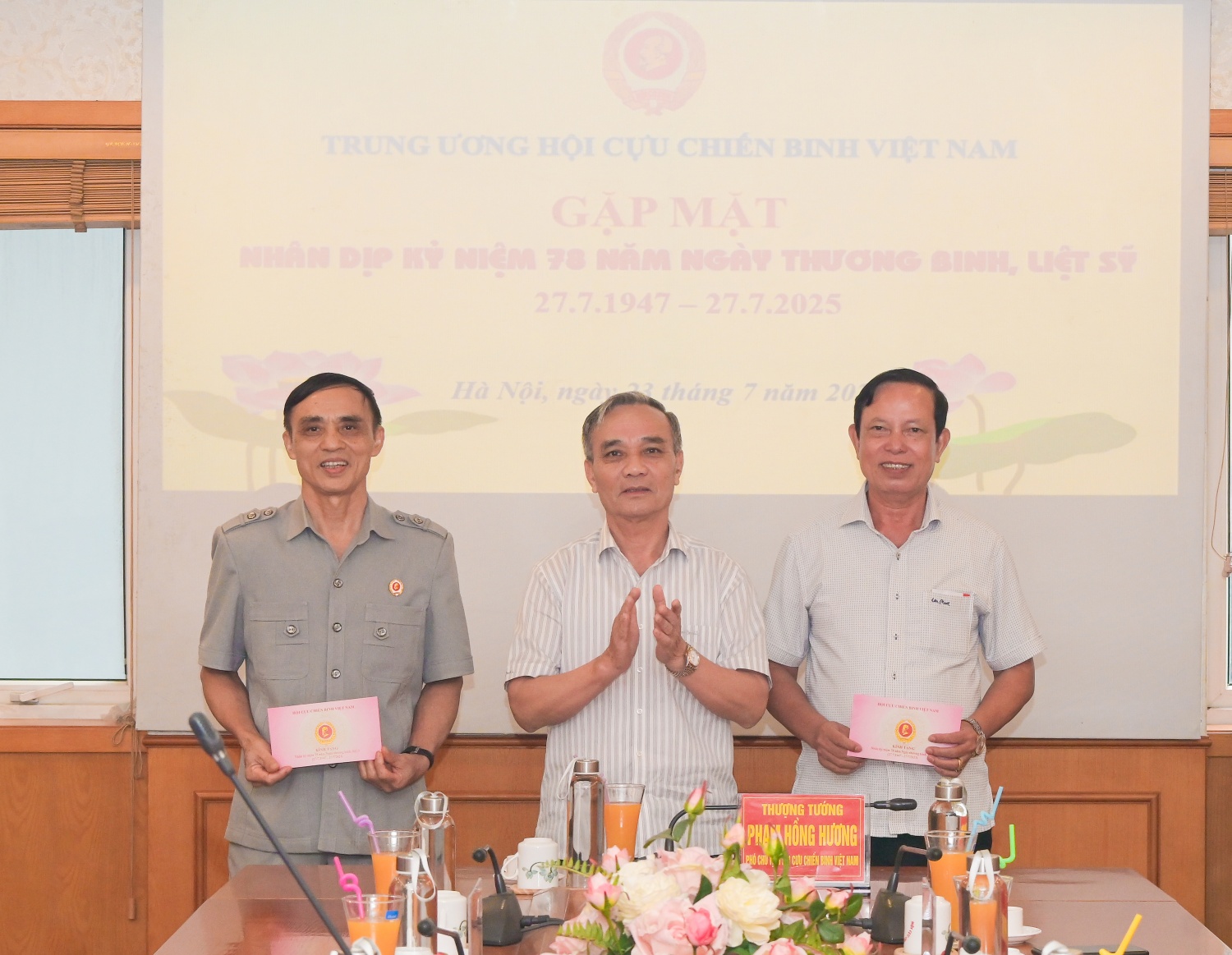 Hội CCB Petrovietnam thăm và tặng quà thương binh, con liệt sĩ tại Trung ương Hội CCB Việt Nam Hội CCB Petrovietnam thăm và tặng quà thương binh, con liệt sĩ tại Trung ương Hội CCB Việt Nam