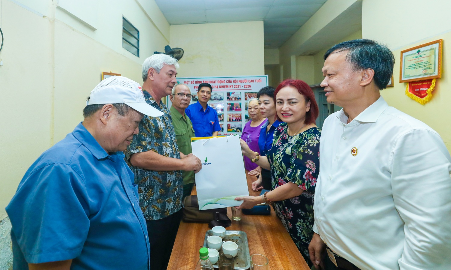 do đồng chí Nghiêm Thùy Lan - Chủ tịch Công đoàn Petrovietnam làm trường đoàn đã