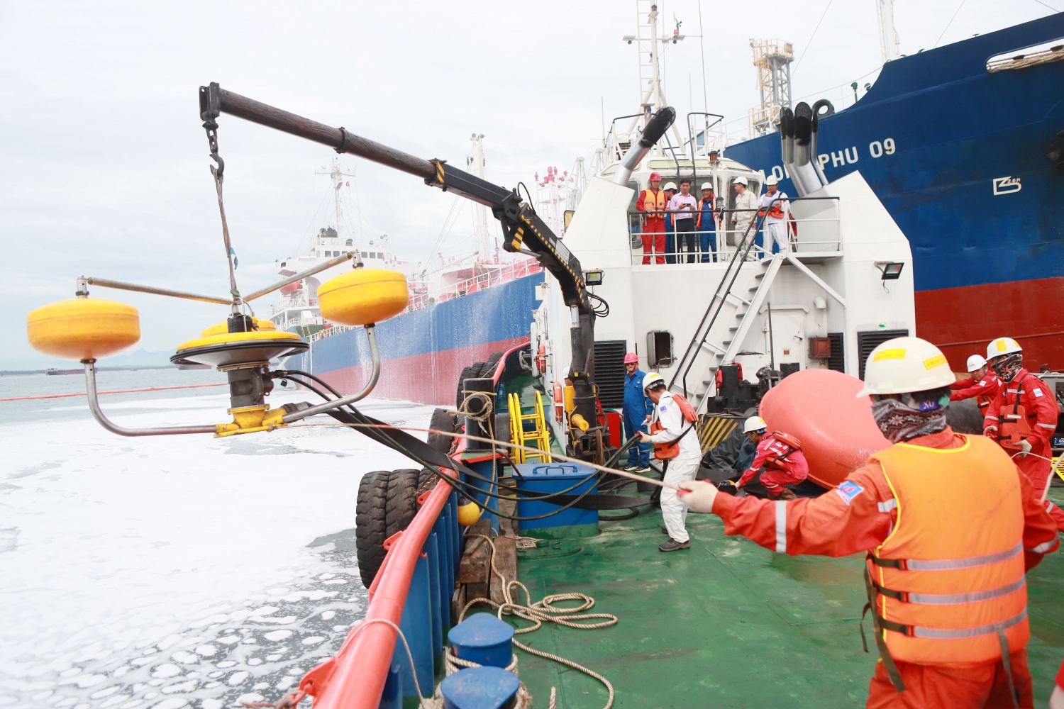 Diễn tập ứng phó tình huống khẩn cấp tại Cảng xuất sản phẩm NMLD Dung Quất