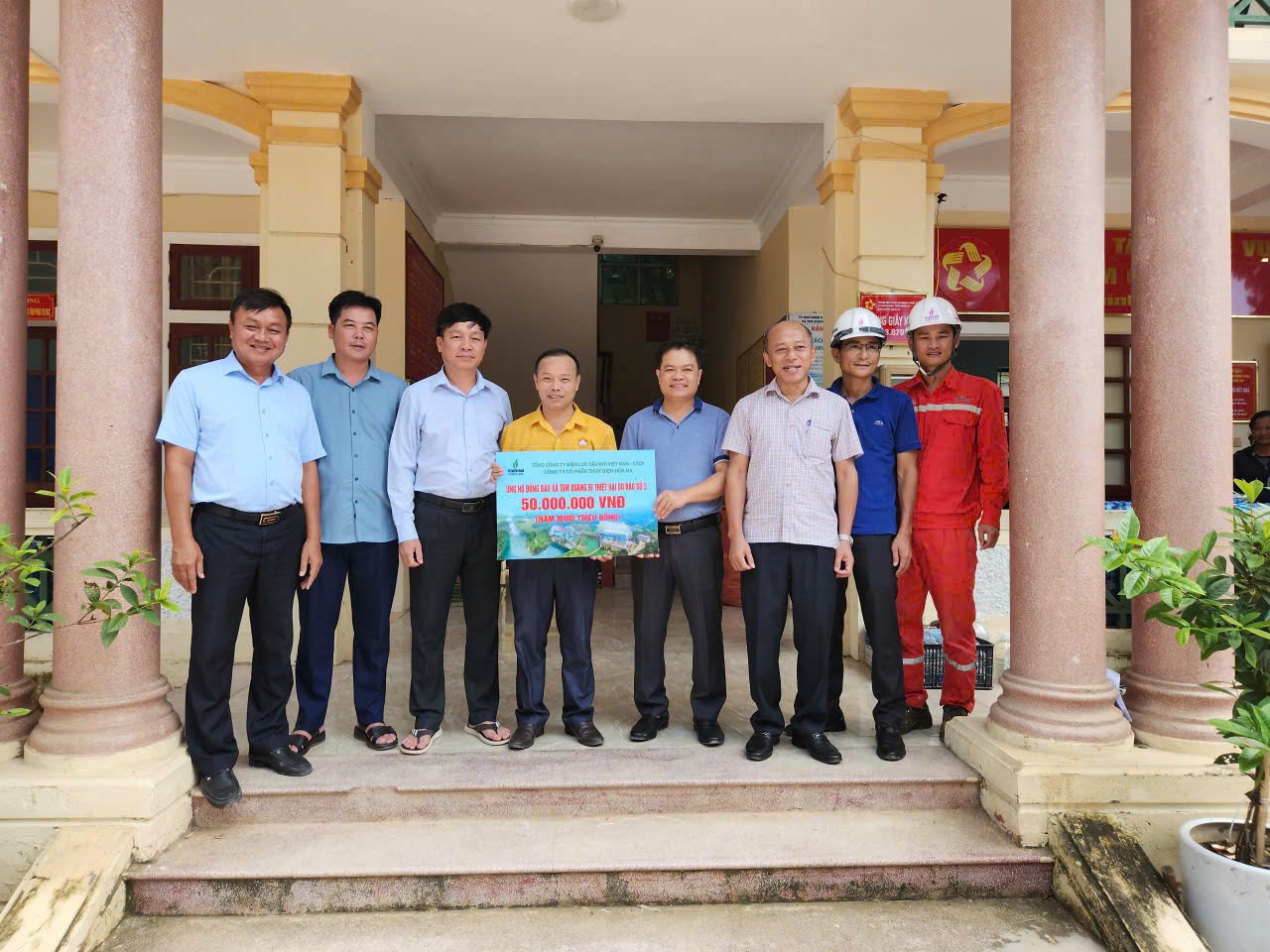 Công ty CP Thủy điện Hủa Na và tình người nơi "rốn lũ" Công ty CP Thủy điện Hủa Na và tình người nơi "rốn lũ"