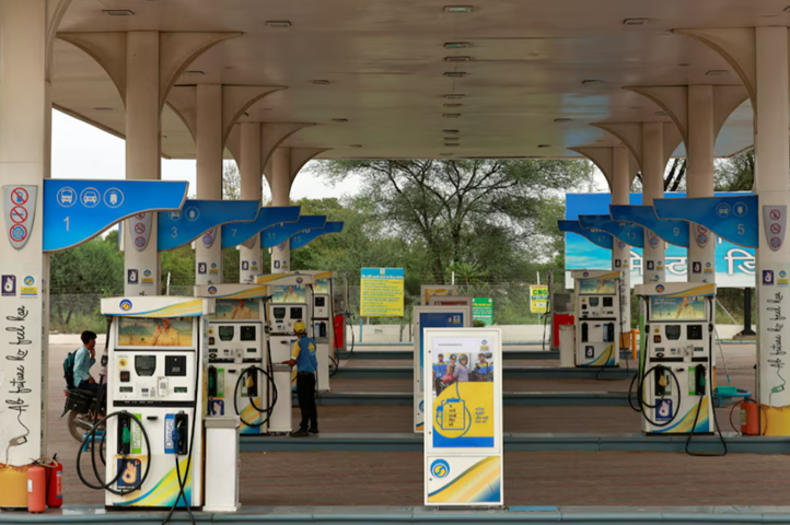 Vì sao Ấn Độ tạm dừng mua dầu của Nga?