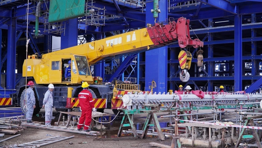 Không khí lao động sôi nổi trên công trường Nhà máy Nhiệt điện (NMNĐ) Long Phú 1
