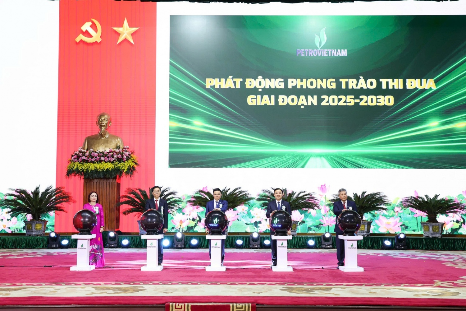 Chủ tịch HĐTV Petrovietnam Lê Mạnh Hùng kêu gọi toàn thể NLĐ Petrovietnam phát huy tinh thần, ra sức thi đua hoàn thành thắng lợi các mục tiêu phát triển Tập đoàn giai đoạn 2025-2030