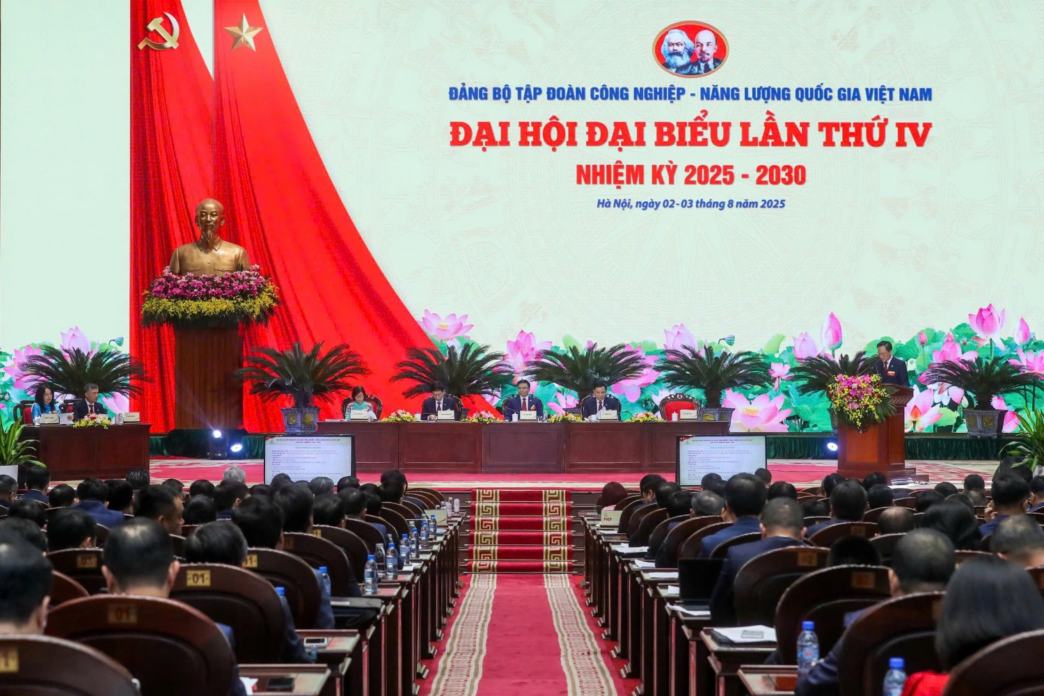 Khẳng định vai trò của Đảng trong kiến tạo và dẫn dắt sự phát triển của Petrovietnam