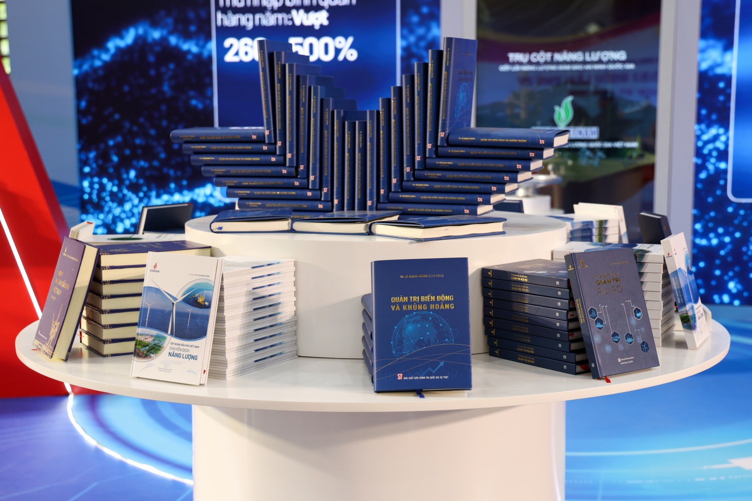 Đôi điều suy nghĩ về cuốn sách “Quản trị biến động và khủng hoảng”