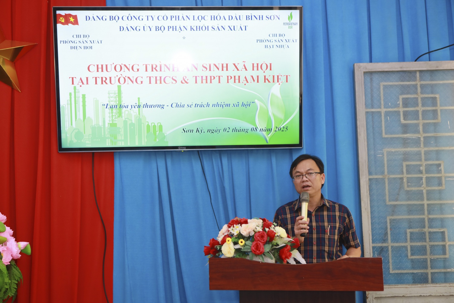 Thầy Nguyễn Văn Binh – Bí thư Chi bộ, Hiệu trưởng Trường THCS&THPT Phạm Kiệt dành lời cảm ơn đến các CBCNV thuộc BSR đã hỗ trợ cho công tác dạy, học của thầy cô giáo và các em học sinh.