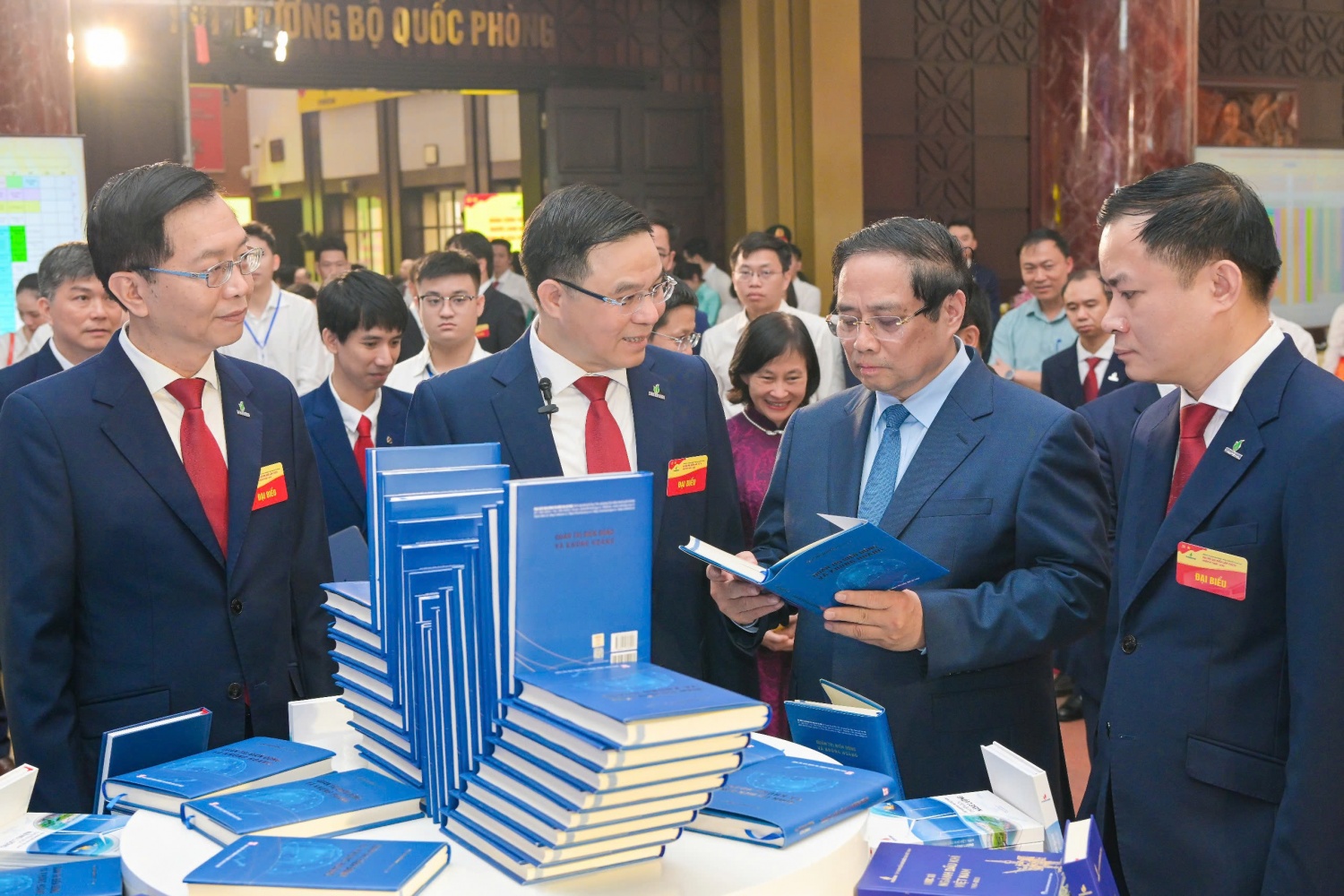 Phát triển Tập đoàn có tiềm lực mạnh, quản trị hiện đại, năng lực cạnh tranh cao, tiên phong trong chuyển dịch năng lượng và tăng trưởng xanh bền vững