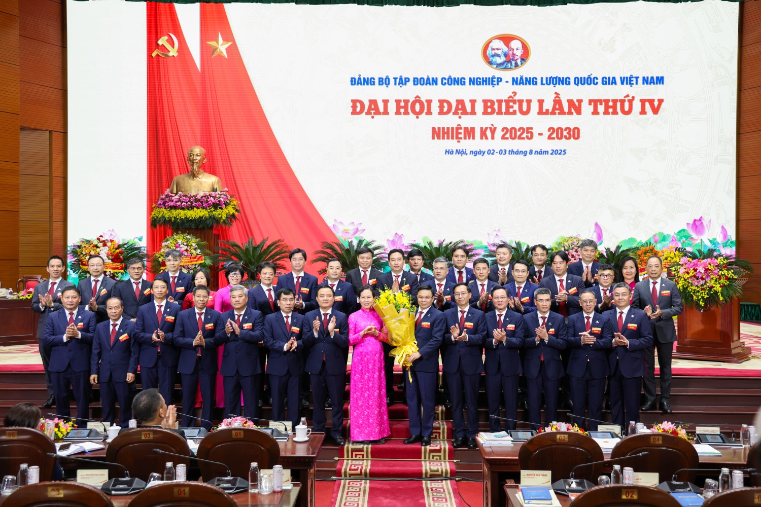 Phát triển Tập đoàn có tiềm lực mạnh, quản trị hiện đại, năng lực cạnh tranh cao, tiên phong trong chuyển dịch năng lượng và tăng trưởng xanh bền vững