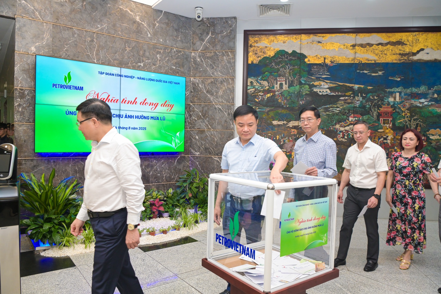 Petrovietnam chung tay hướng về đồng bào vùng lũ