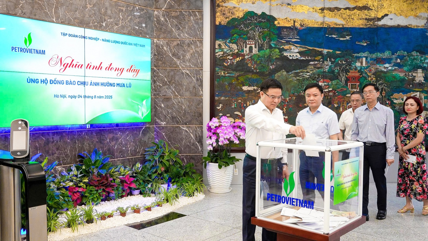 Petrovietnam chung tay hướng về đồng bào vùng lũ