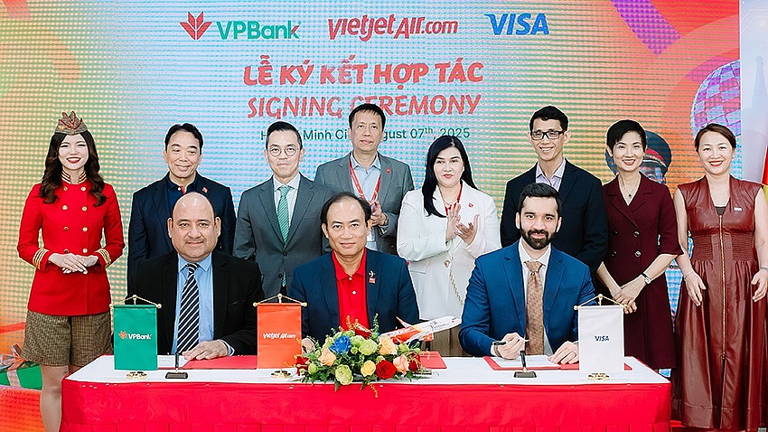 VPBank bắt tay cùng Vietjet và Visa: Mở thẻ là bay, nhận ngàn ưu đãi VPBank bắt tay cùng Vietjet và Visa: Mở thẻ là bay, nhận ngàn ưu đãi