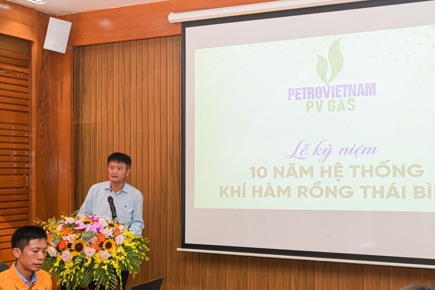 Lãnh đạo Petrovietnam và PV GAS khảo sát hoạt động và trồng cây lưu niệm tại Trung tâm Phân phối khí Tiền Hải