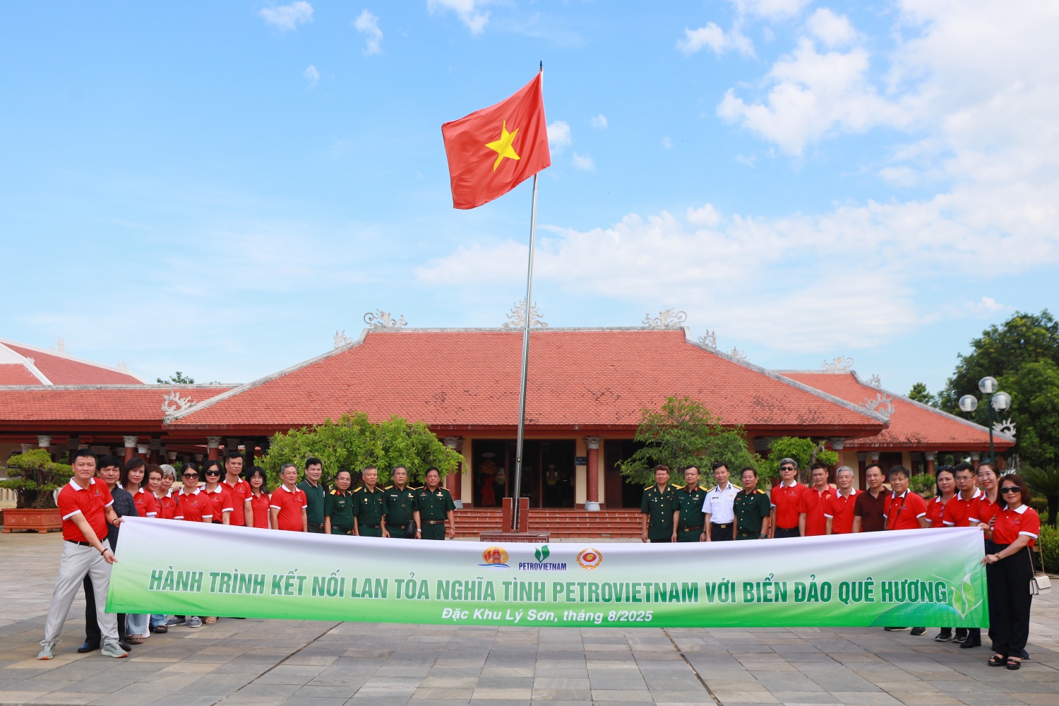 Lan tỏa nghĩa tình Petrovietnam trong hành trình về nguồn tại Quảng Ngãi