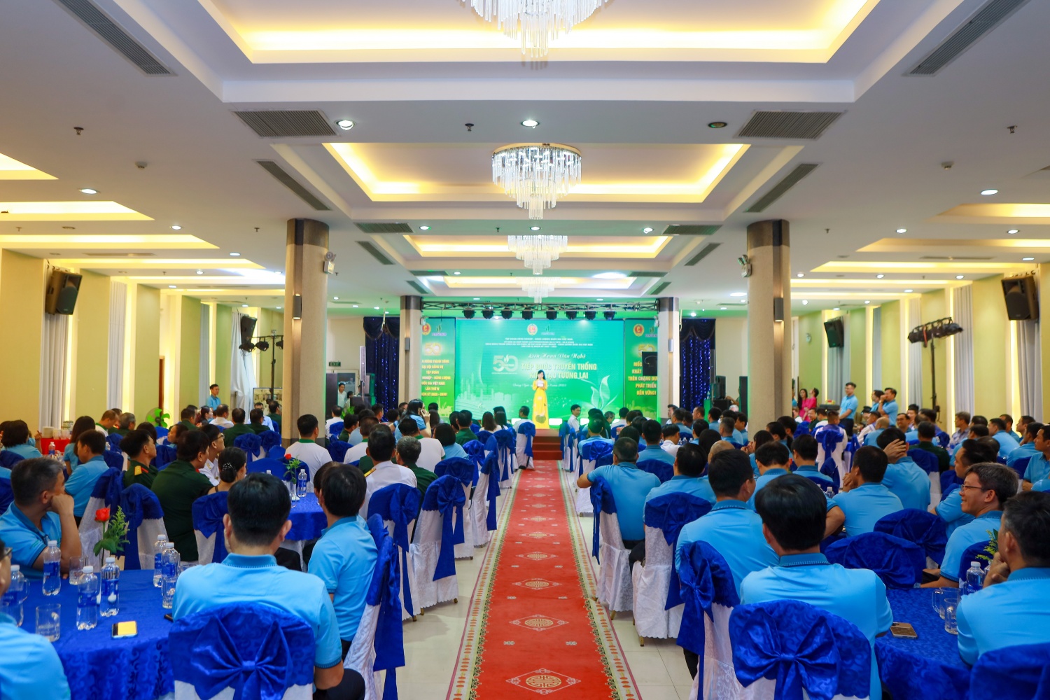 Chương trình Liên hoan văn nghệ “Tiếp bước truyền thống, kiến tạo tương lai” nằm trong chuỗi các hoạt động của Petrovietnam nhằm tuyên truyền về kết quả Đại hội đại biểu Đảng bộ Tập đoàn nhiệm kỳ 2025 – 2030, chào mừng Tuần lễ văn hóa Dầu khí và hướng tới