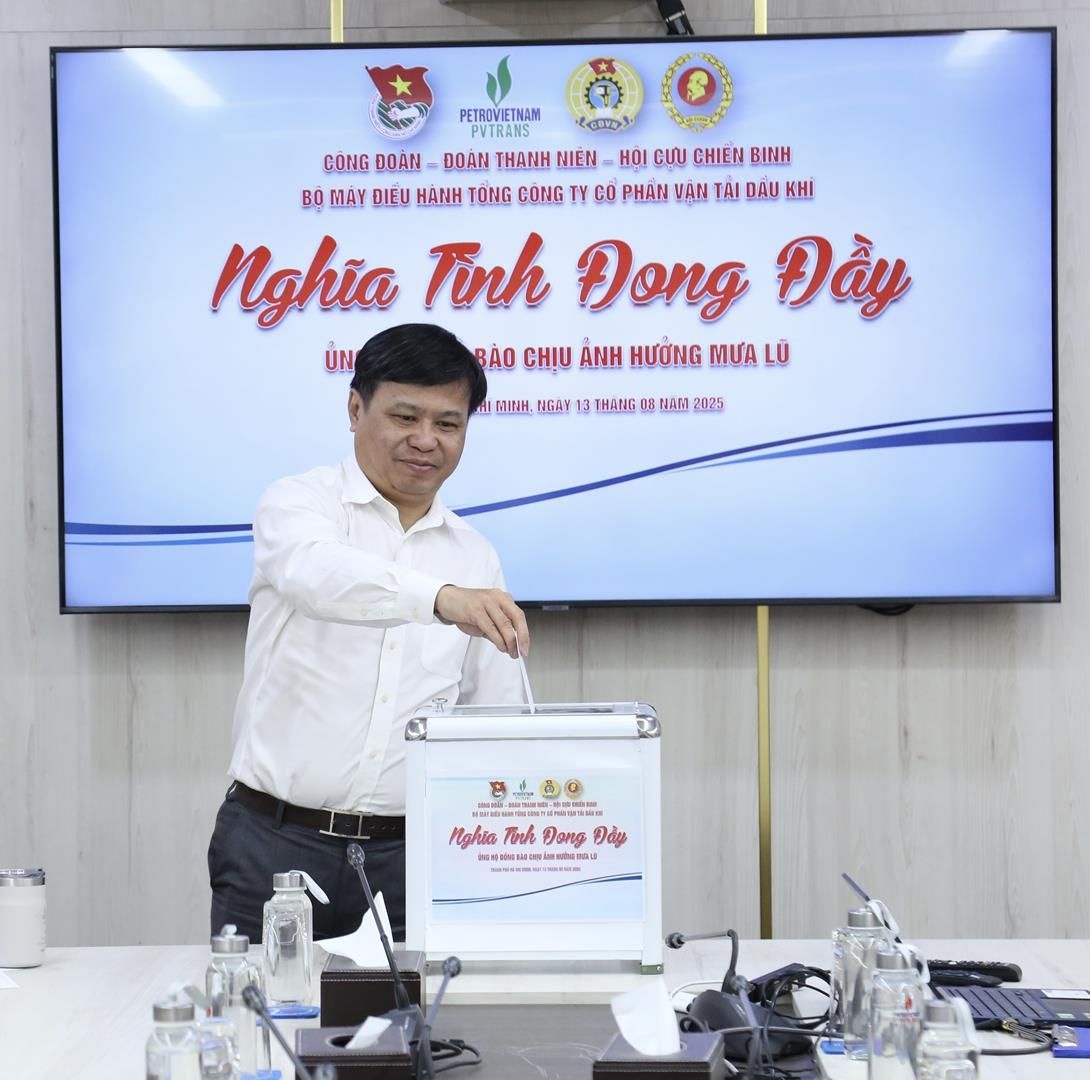 PVTrans chung tay ủng hộ đồng bào các địa phương bị ảnh hưởng bởi mưa lũ