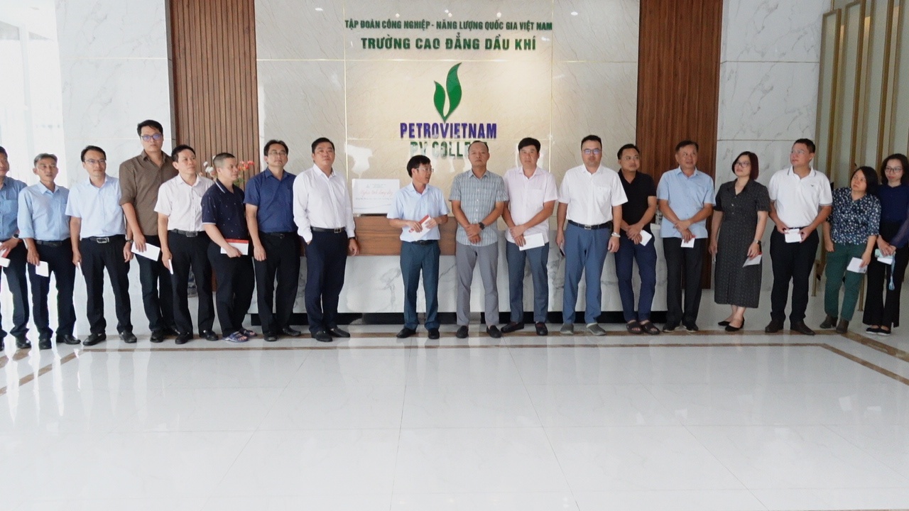 VPI, PVU và PV College chung tay ủng hộ người dân chịu thiệt hại do bão số 3