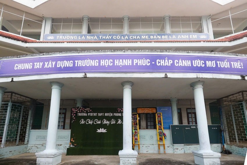 Một góc trường trước lễ khởi công xây dựng Một góc trường trước lễ khởi công xây dựng