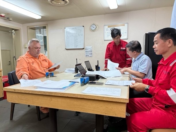 Xuất bán lô dầu đầu tiên từ mỏ Kình Ngư Trắng - Kình Ngư Trắng Nam, Lô 09-2/09