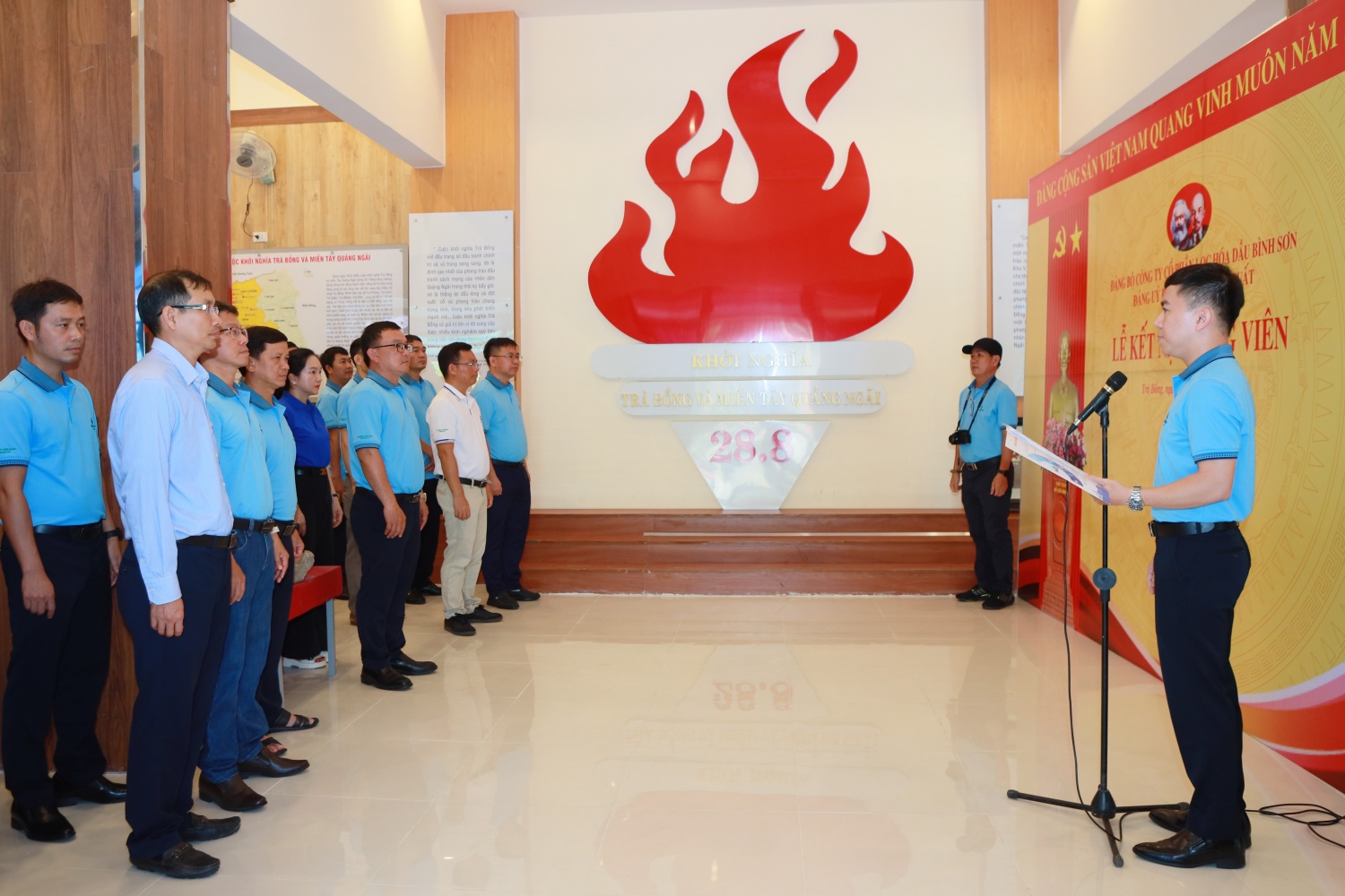 Đưa sinh hoạt chuyên đề gắn với thực tiễn, lan toả giá trị đạo đức cách mạng và phát huy giá trị nghĩa tình, trách nhiệm xã hội của “người thợ lọc dầu”