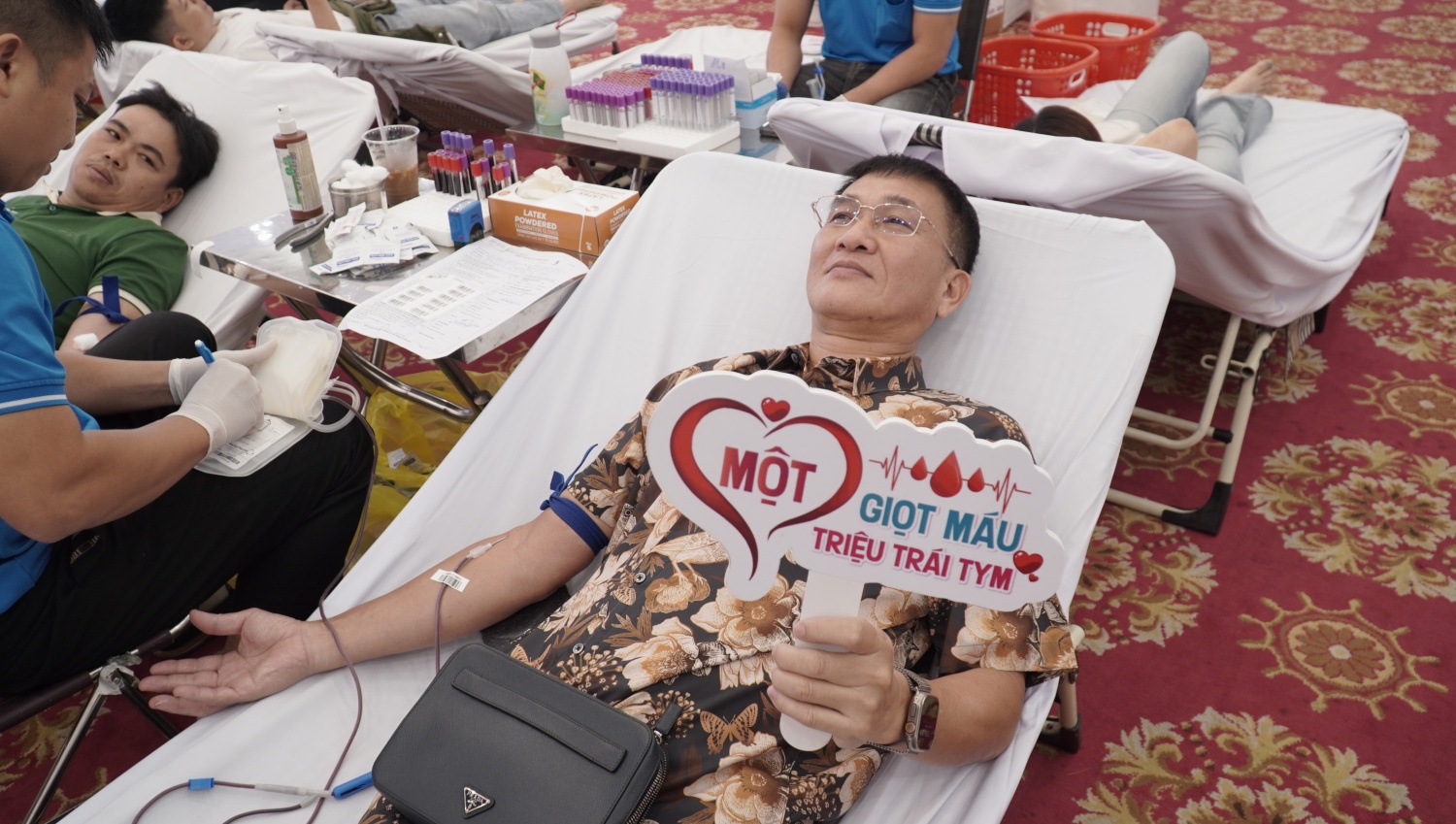 Ngày hội hiến máu tình nguyện tuổi trẻ PTSC M&C và các đơn vị: “Giọt máu hồng từ những trái tim không biên giới”