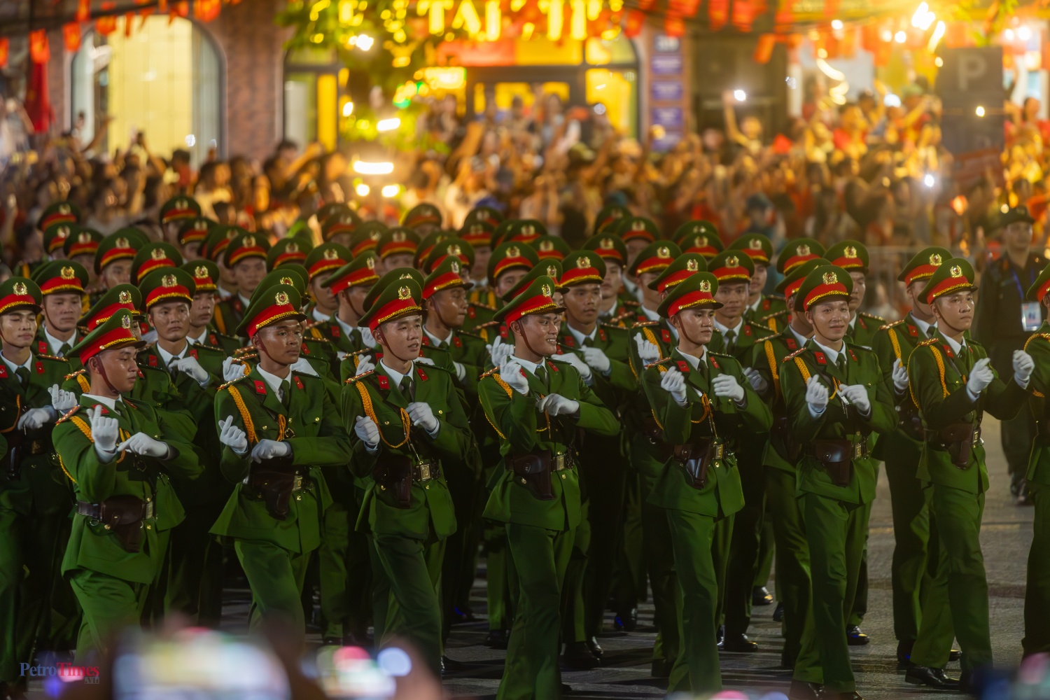 Sơ duyệt A80: Những bước chân tự hào giữa vòng tay nhân dân