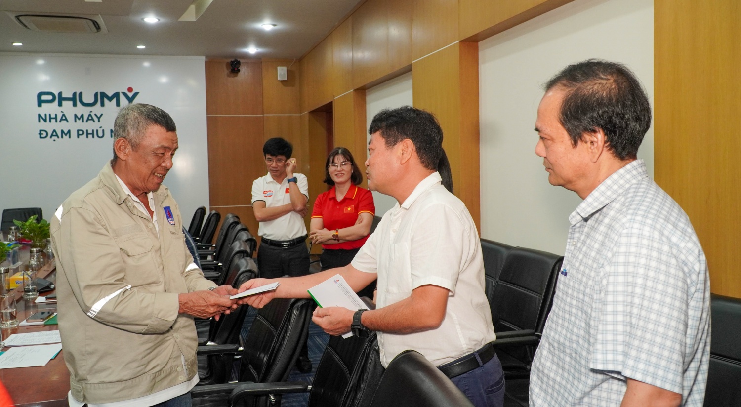 Công đoàn Phú Mỹ tiếp thêm nghị lực cho người lao động vượt khó