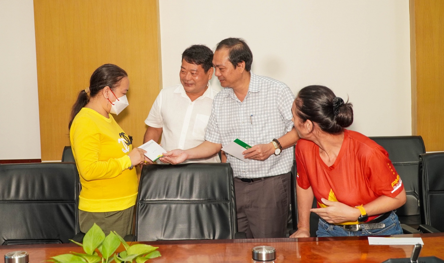 Công đoàn Phú Mỹ tiếp thêm nghị lực cho người lao động vượt khó