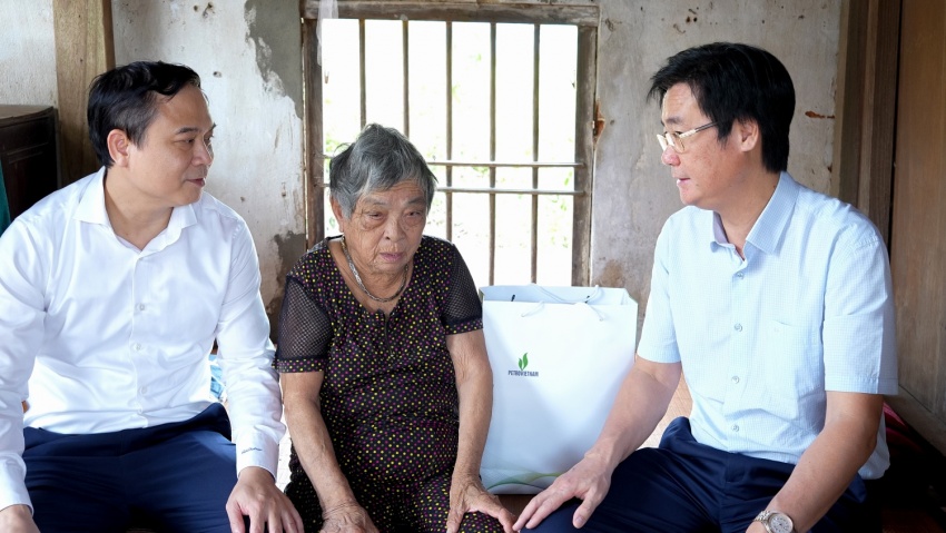 Công đoàn Petrovietnam cùng các đơn vị khắc phục thiệt hại tại các tỉnh sau bão số 5