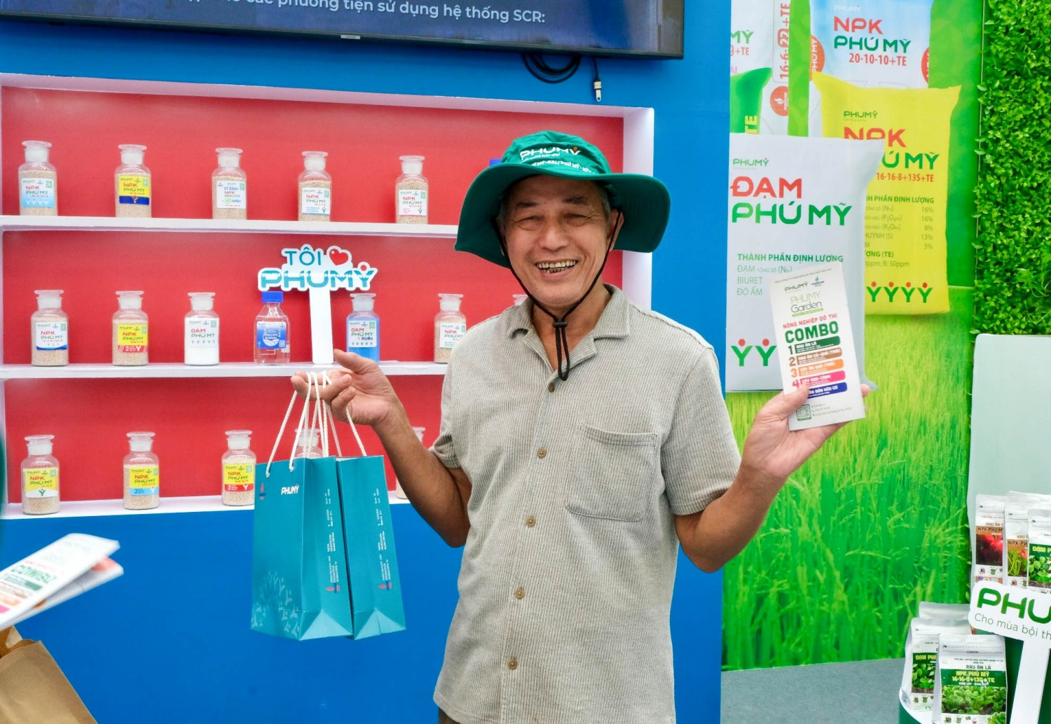 Gian hàng Phú Mỹ – PVFCCo thu hút khách tham quan tại Triển lãm thành tựu đất nước