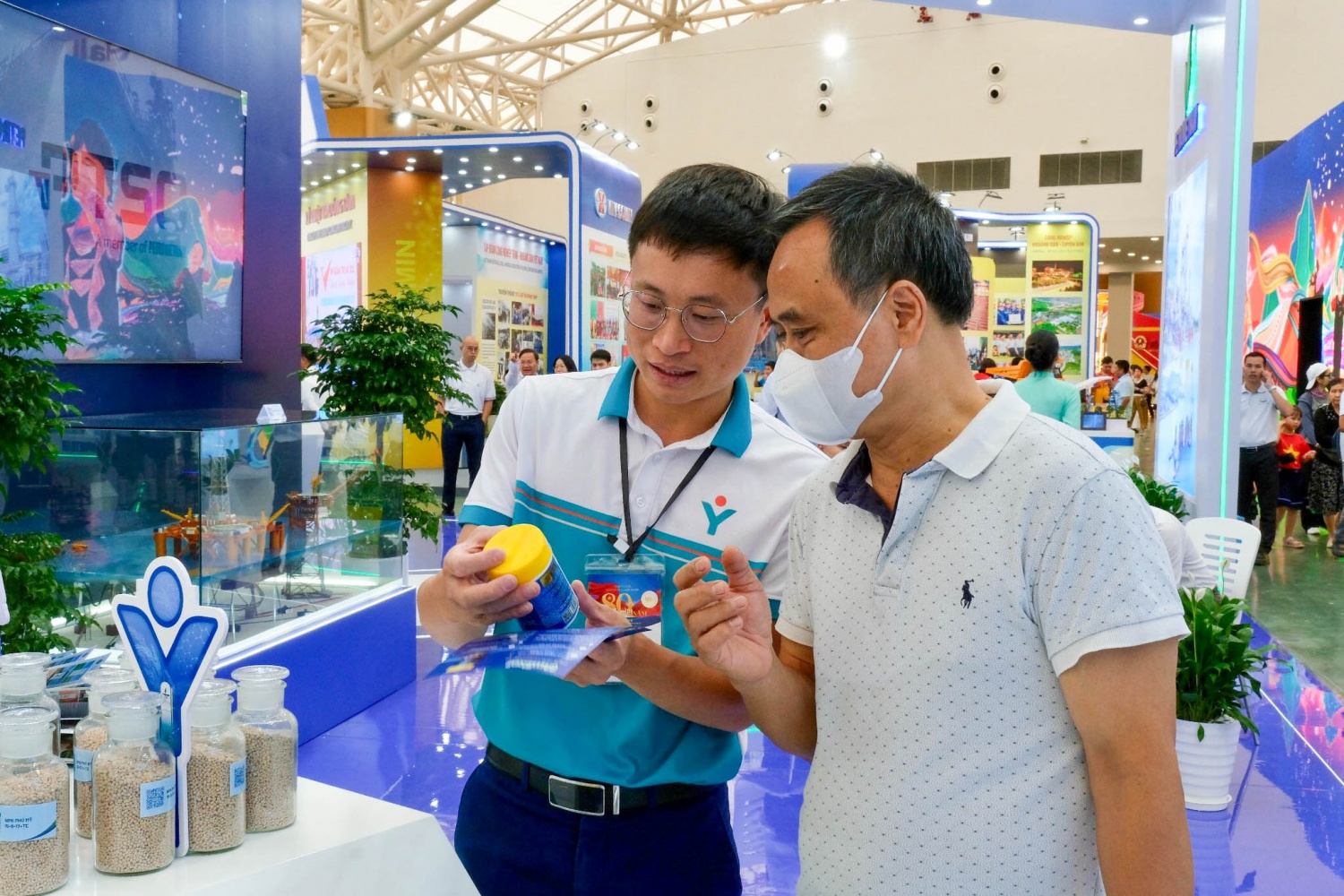 Gian hàng Phú Mỹ – PVFCCo thu hút khách tham quan tại Triển lãm thành tựu đất nước