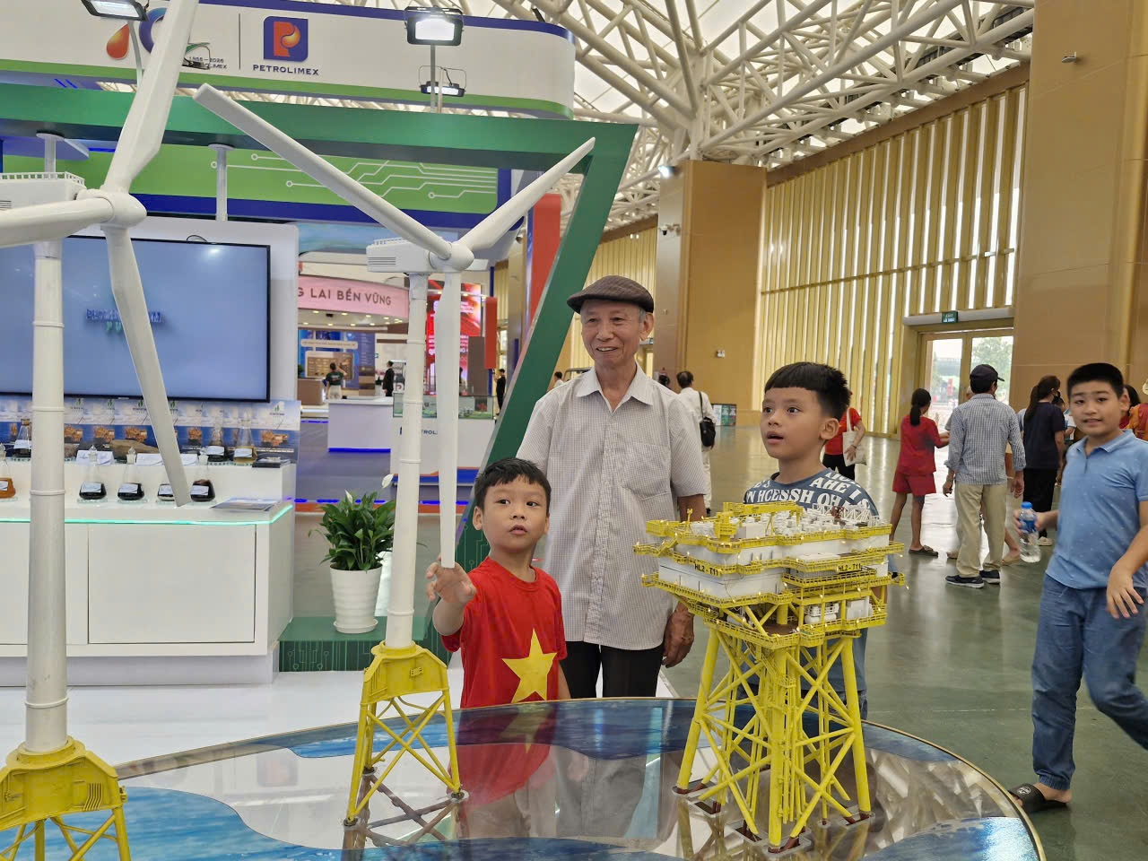 Triển lãm thành tựu đất nước: Hành trình từ ký ức hào hùng đến khát vọng phát triển