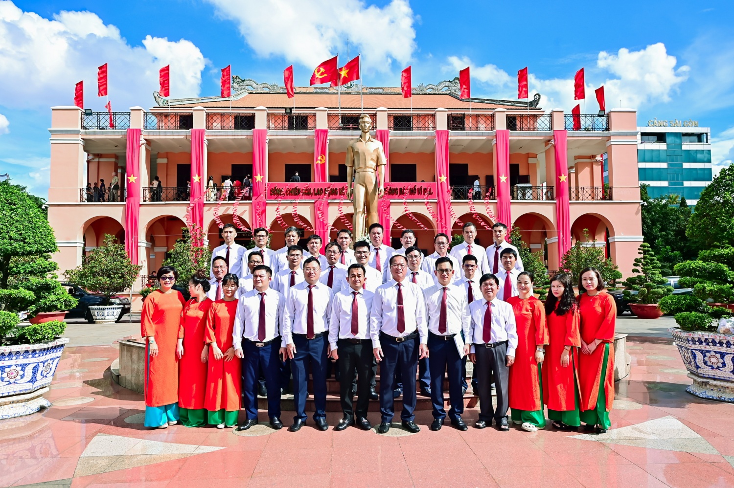 Chi bộ PVPMB tổ chức sinh hoạt chính trị chuyên đề và kết nạp đảng viên mới