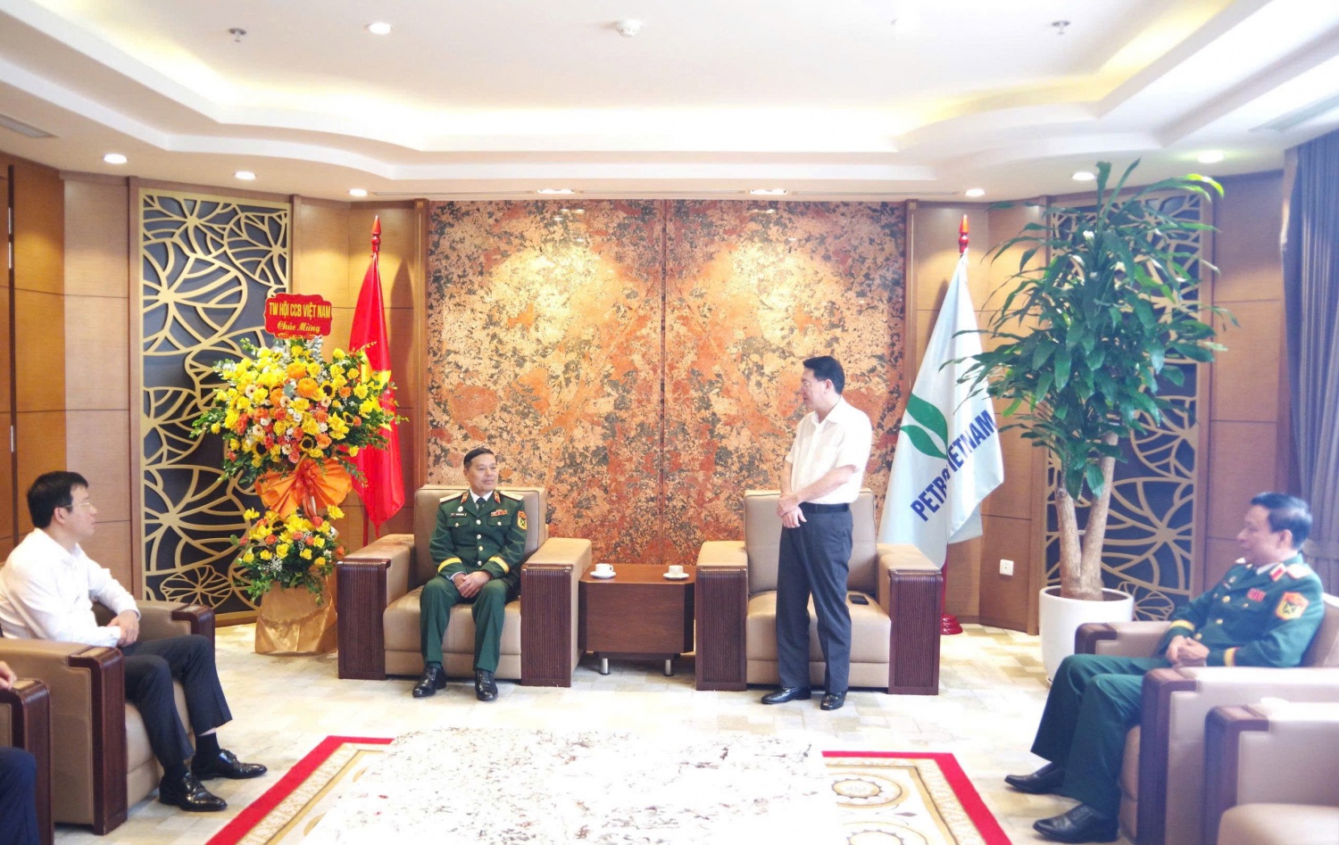 Đoàn công tác Trung ương Hội CCB Việt Nam chúc mừng Petrovietnam nhân kỷ niệm 50 năm thành lập Tập đoàn Đoàn công tác Trung ương Hội CCB Việt Nam chúc mừng Petrovietnam nhân kỷ niệm 50 năm thành lập Tập đoàn