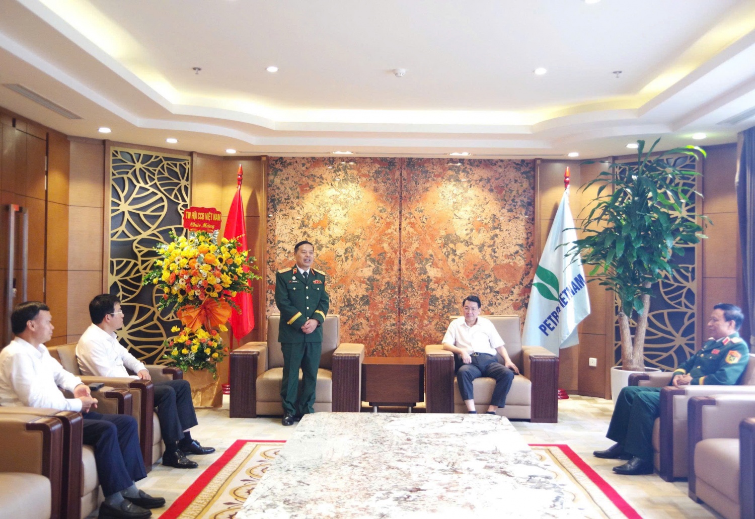 Đoàn công tác Trung ương Hội CCB Việt Nam chúc mừng Petrovietnam nhân kỷ niệm 50 năm thành lập Tập đoàn Đoàn công tác Trung ương Hội CCB Việt Nam chúc mừng Petrovietnam nhân kỷ niệm 50 năm thành lập Tập đoàn