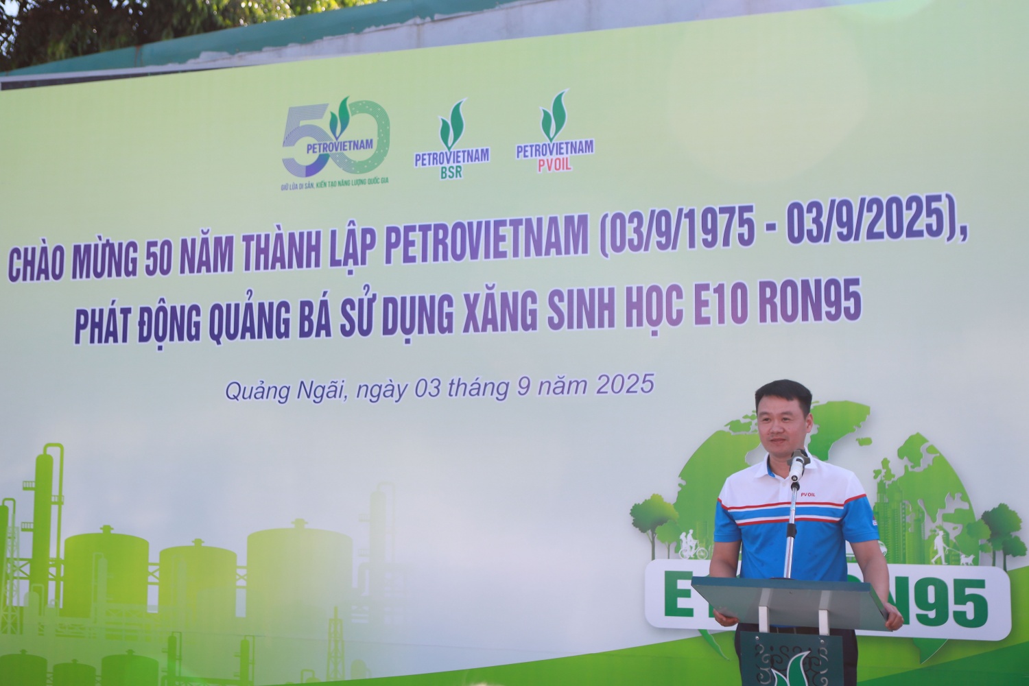 Ông Lê Trung Hưng - Phó Tổng Giám đốc PVOIL phát biểu chia sẻ về công tác phối hợp giữa BSR và PVOIL.