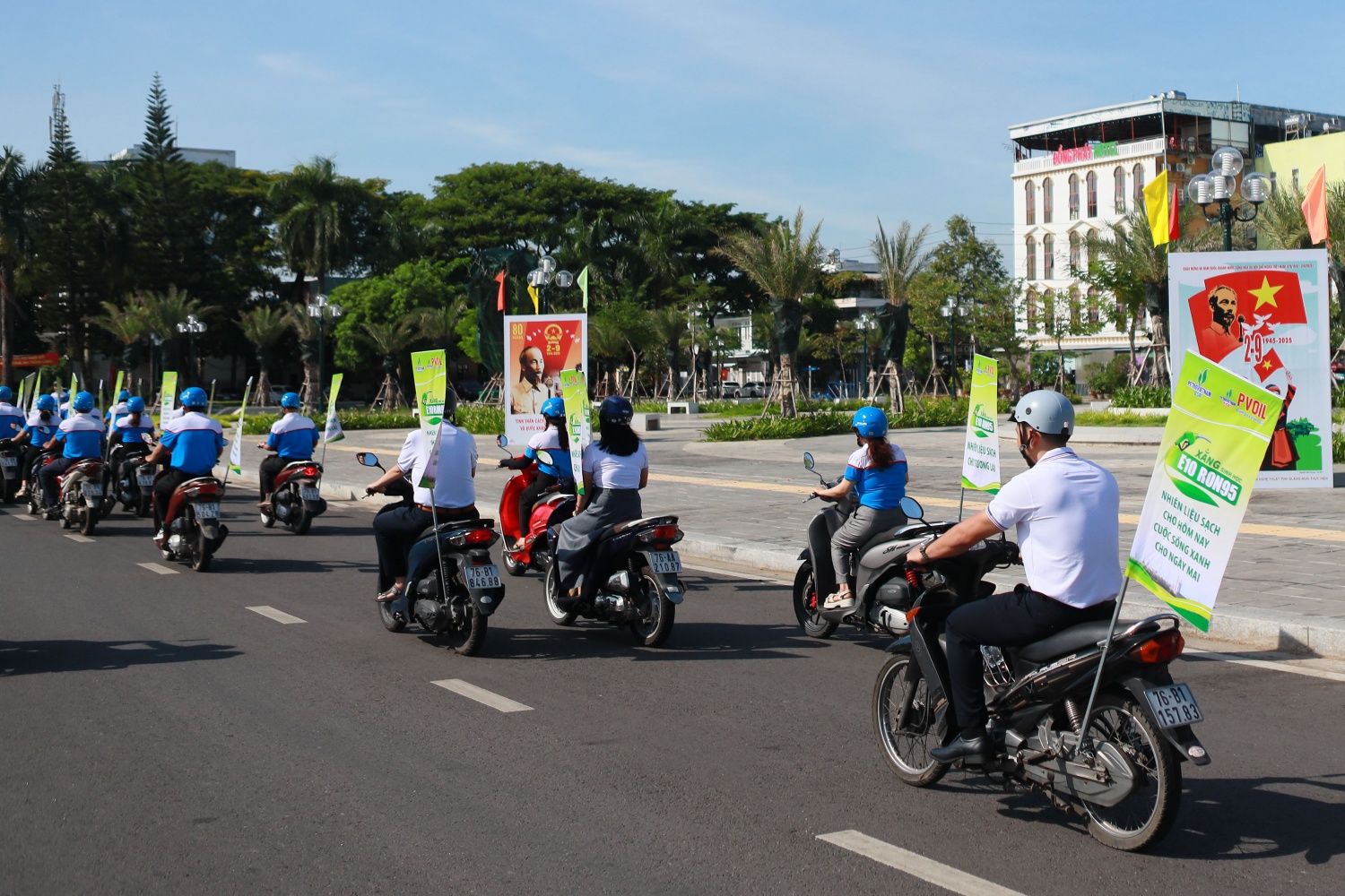 Hoạt động roadshow xe gắn máy cũng nhằm mục đích chào mừng kỷ niệm 80 năm Quốc khánh nước Cộng hòa Xã hội Chủ nghĩa Việt Nam (2/9/1945 - 2/9/2025) và kỷ niệm 50 năm thành lập Petrovietnam (3/9/1975 - 3/9/2025).