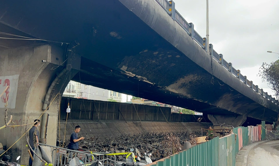 Bộ Xây dựng chỉ đạo rà soát, siết chặt quản lý hành lang an toàn đường bộ và phòng cháy chữa cháy hạ tầng giao thông Bộ Xây dựng chỉ đạo rà soát, siết chặt quản lý hành lang an toàn đường bộ và phòng cháy chữa cháy hạ tầng giao thông