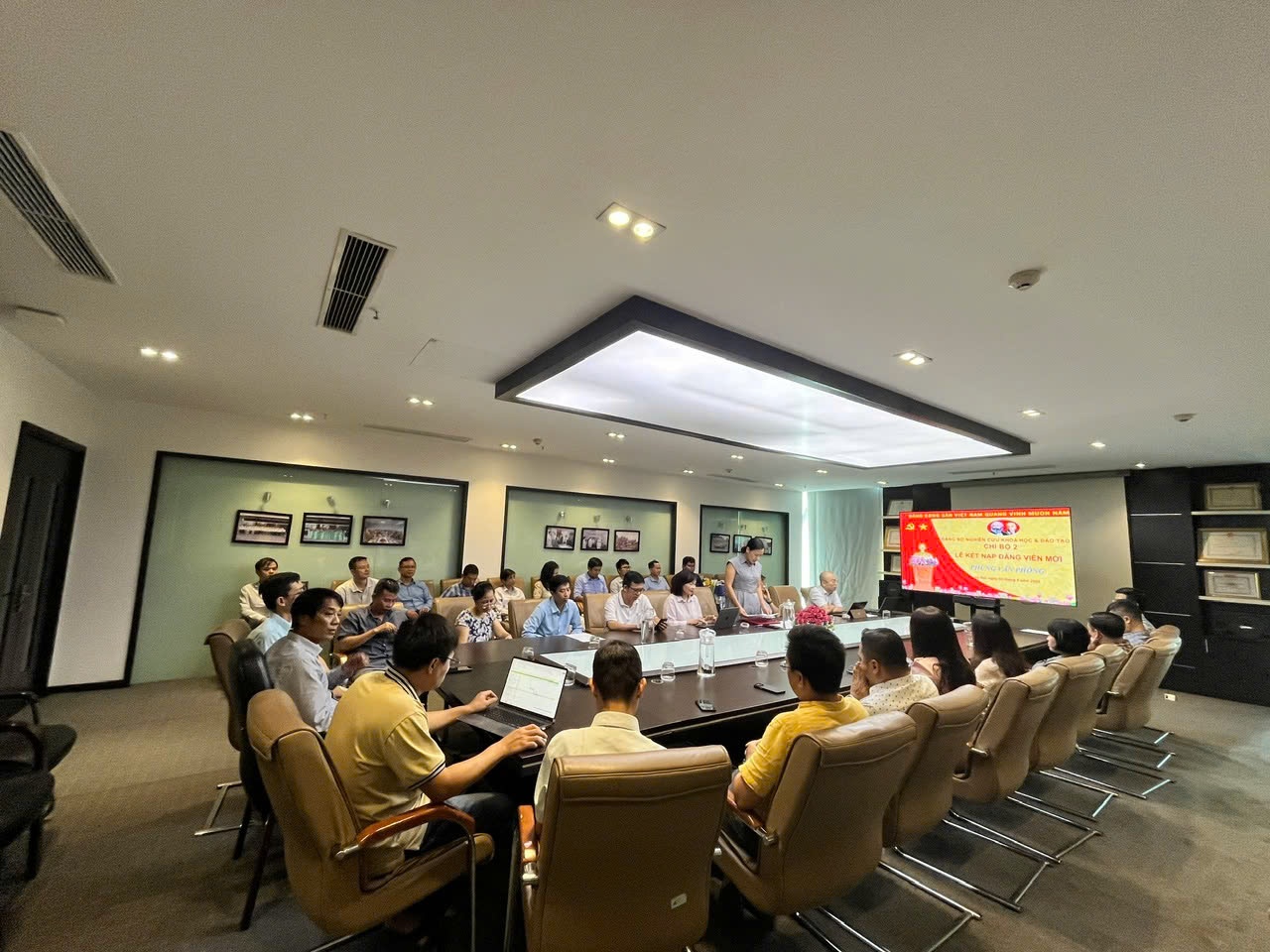 Đảng bộ Nghiên cứu Khoa học và Đào tạo đổi mới và nâng cao chất lượng sinh hoạt chi bộ