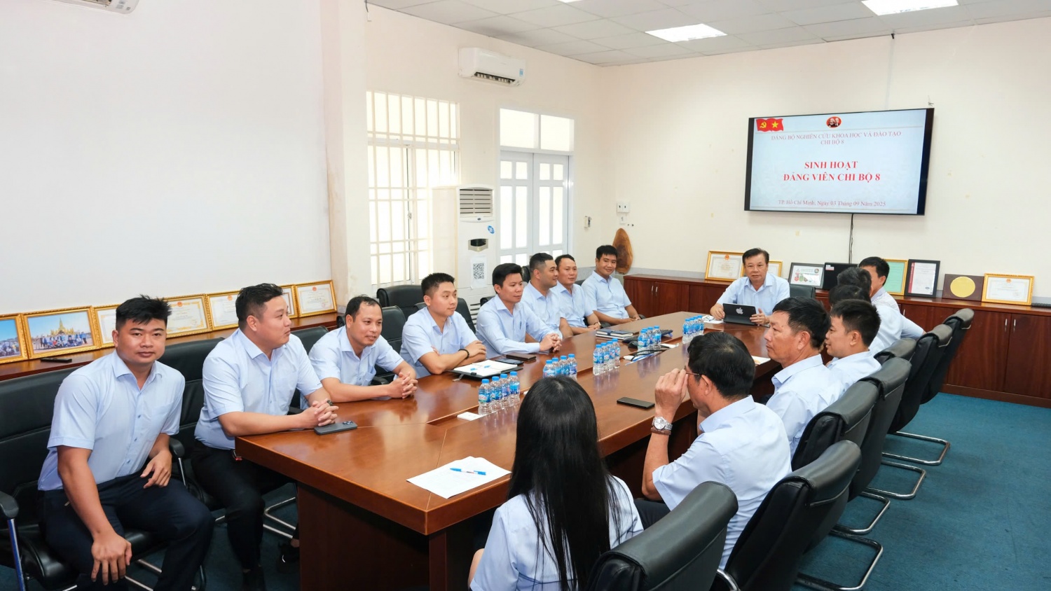 Đảng bộ Nghiên cứu Khoa học và Đào tạo đổi mới và nâng cao chất lượng sinh hoạt chi bộ