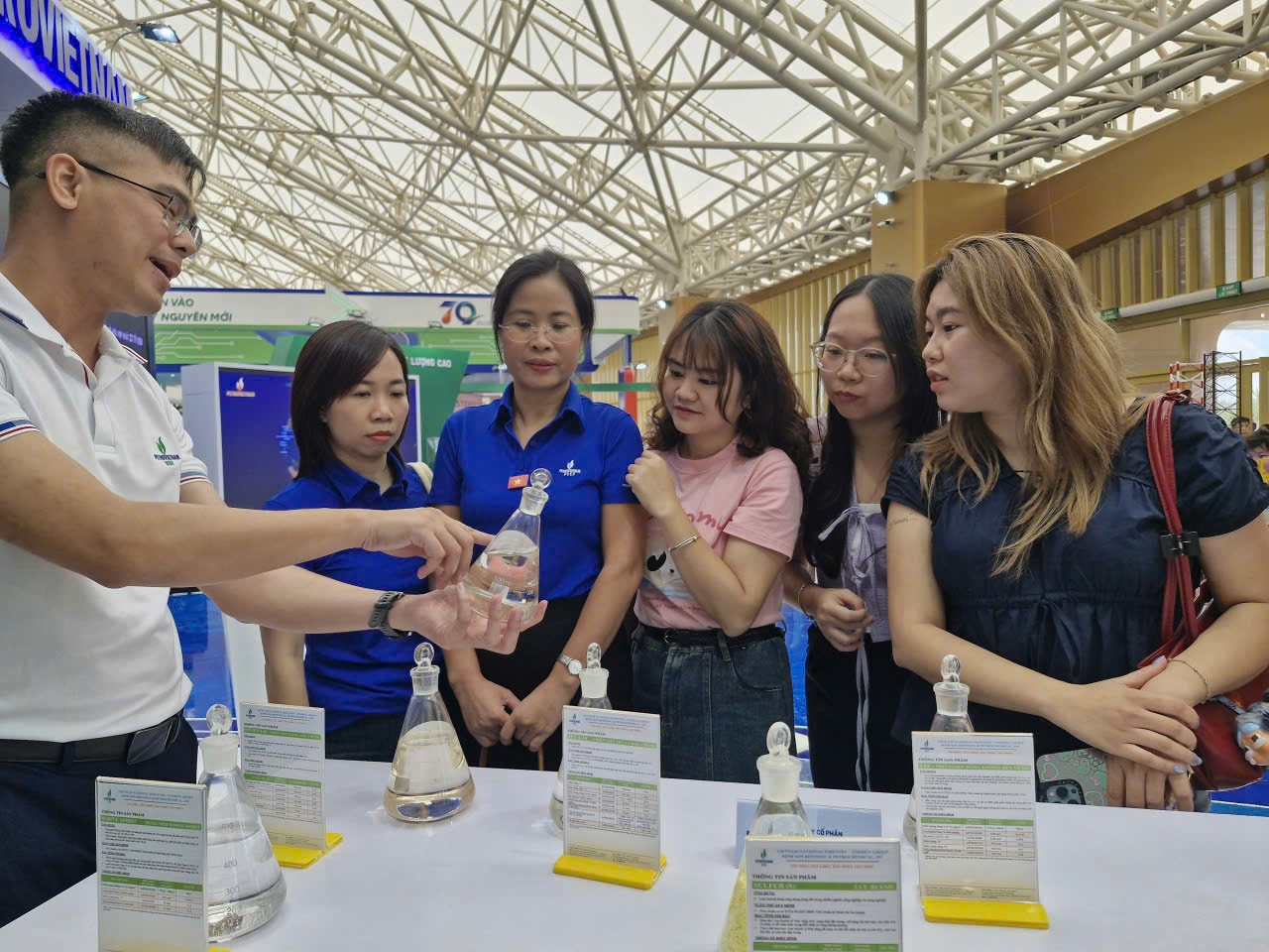 Những điều ít biết về các sản phẩm của Petrovietnam tại Triển lãm Thành tựu đất nước