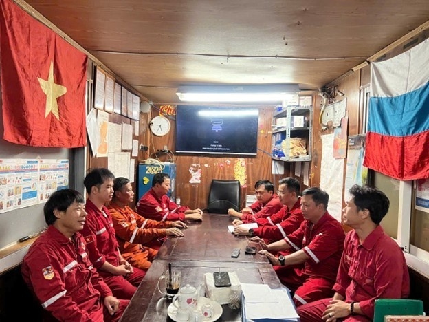 Sinh hoạt chi bộ toàn Đảng bộ Petrovietnam: Lan tỏa tinh thần Đại hội, bồi đắp niềm tự hào 50 năm