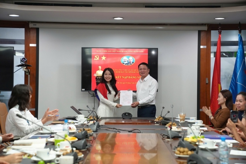 Sinh hoạt chi bộ toàn Đảng bộ Petrovietnam: Lan tỏa tinh thần Đại hội, bồi đắp niềm tự hào 50 năm