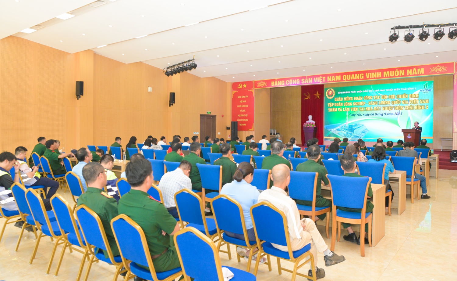 [Chùm ảnh] Hội CCB Petrovietnam thăm Nhà máy Nhiệt điện Thái Bình 2 và Khu lưu niệm Công trình Dầu khí đầu tiên